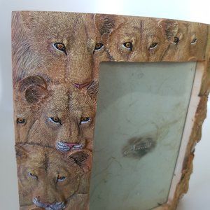 [ANIMAL?]  Free-standing 3D Lion Picture Frame